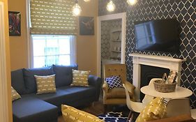 Central City Pad One Bedroom Plus Double Sofabed